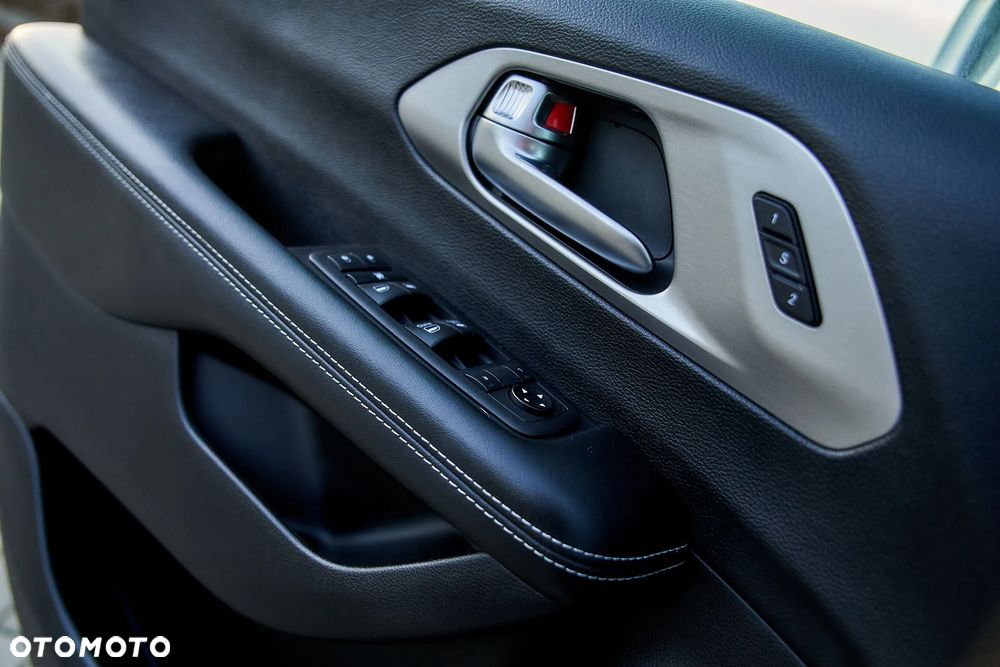 Chrysler Pacifica - 16