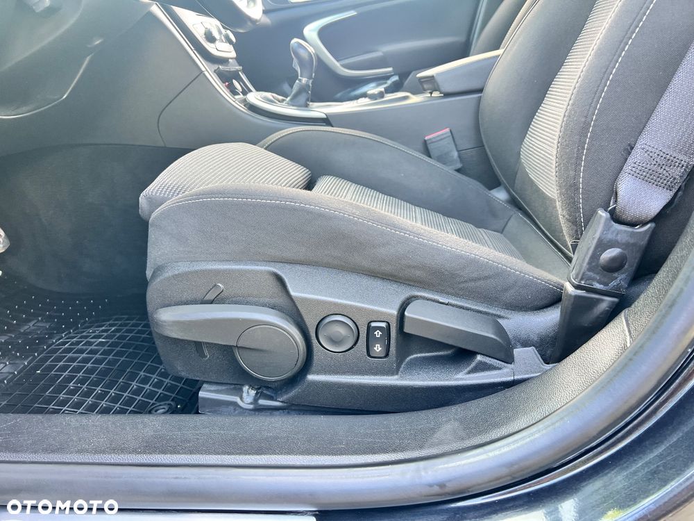 Opel Insignia - 32