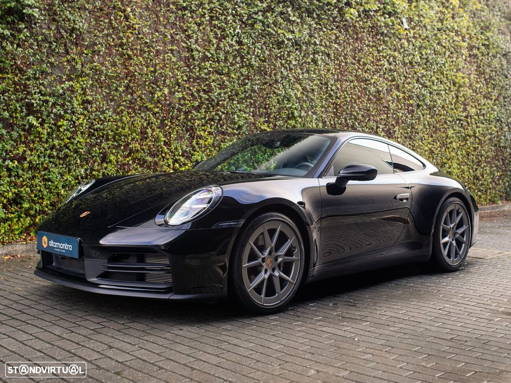 Porsche 911 (992) Carrera - 4