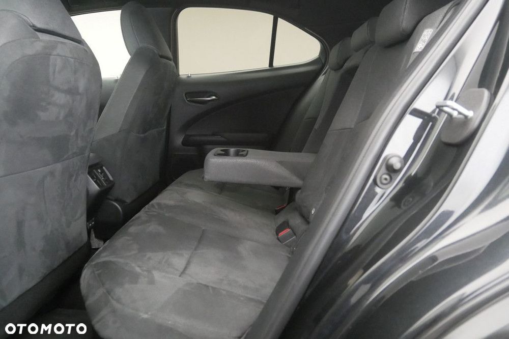 Lexus UX - 15