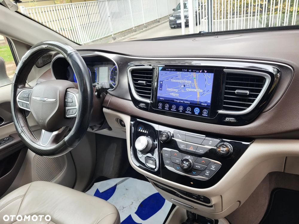 Chrysler Pacifica - 8
