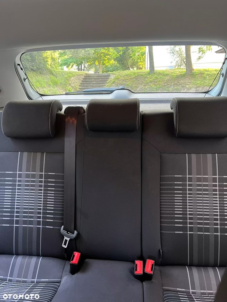 Toyota Avensis - 10