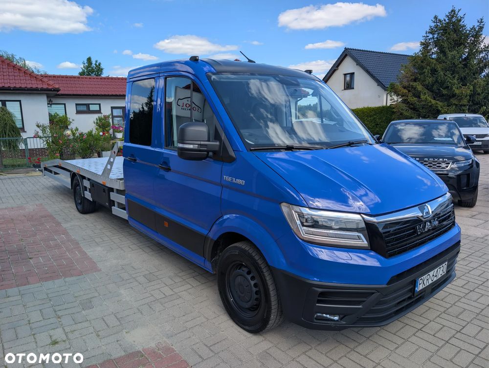 MAN TGE 3.180 Volkswagen Crafter 7 osób Autolaweta Dubel kabina - 37