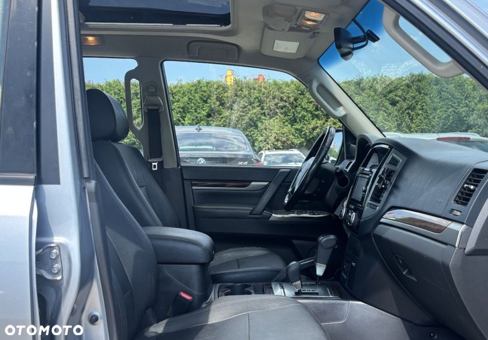 Mitsubishi Pajero - 11