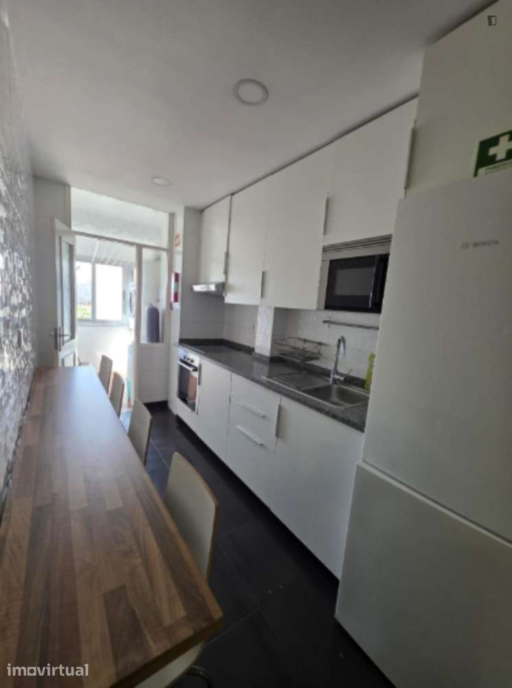 Quarto - localizado em Paranhos Porto - Grande imagem: 2/12