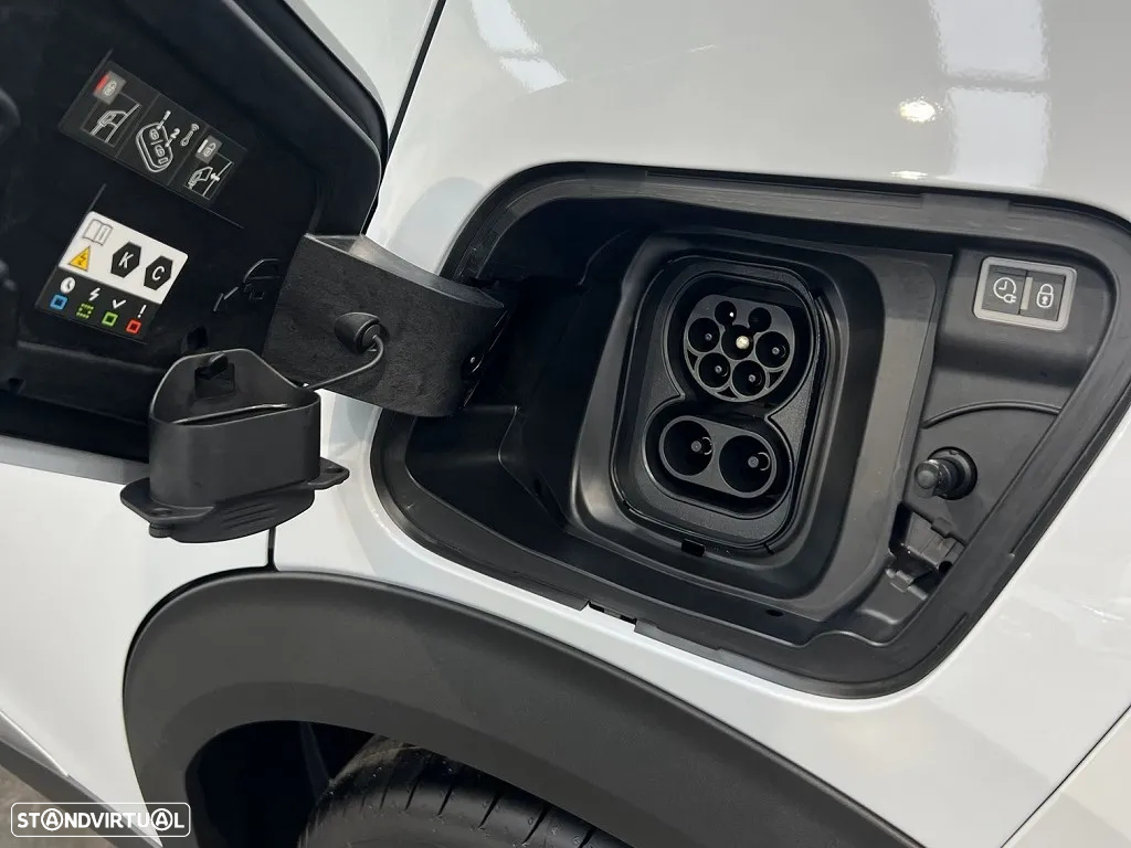 Peugeot e-2008 54 kWh GT - 16