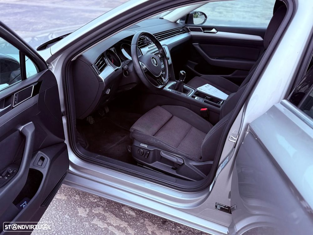 VW Passat Variant 1.6 TDI BlueMotion - 9