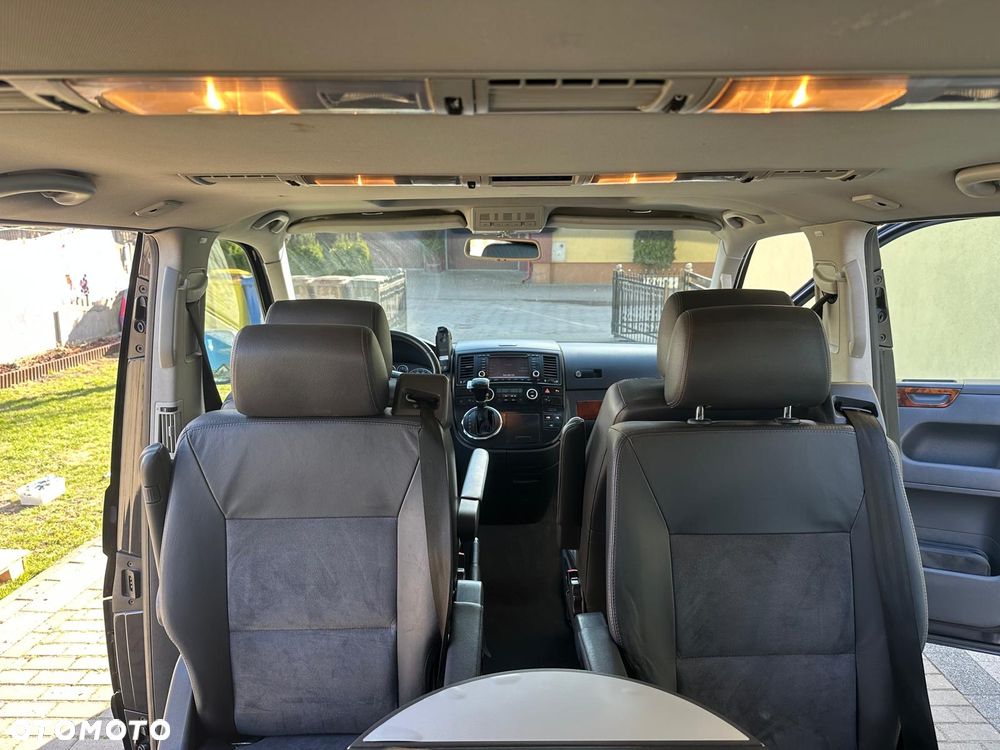 Volkswagen Multivan - 24