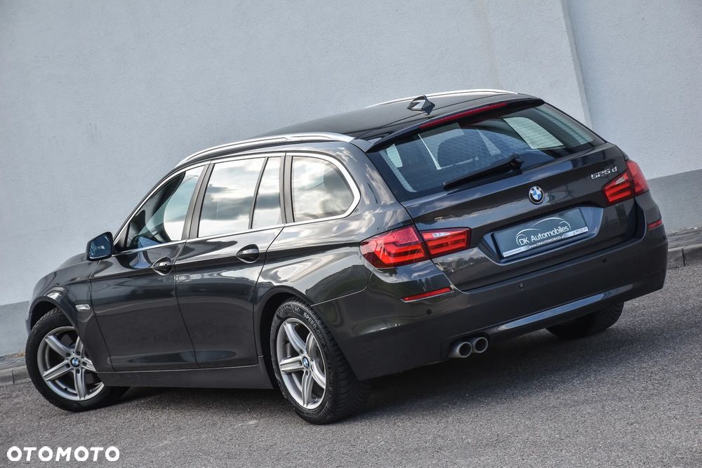 BMW Seria 5 525d Touring Sport-Aut Luxury Line - 9