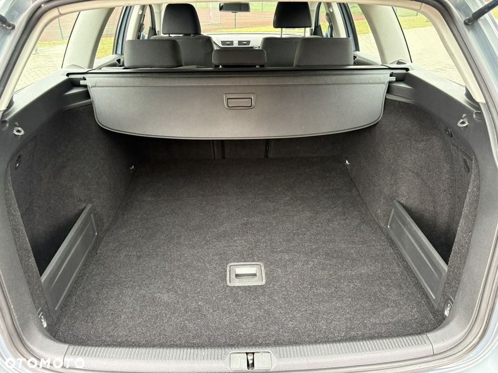 Volkswagen Passat - 12