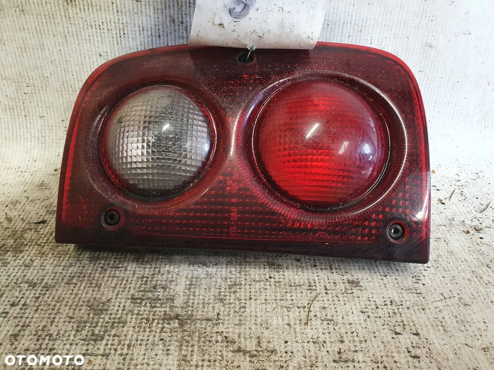 .  TYL TYLNA LAMPA PRAWA LAND ROVER FREELANDER I - 1