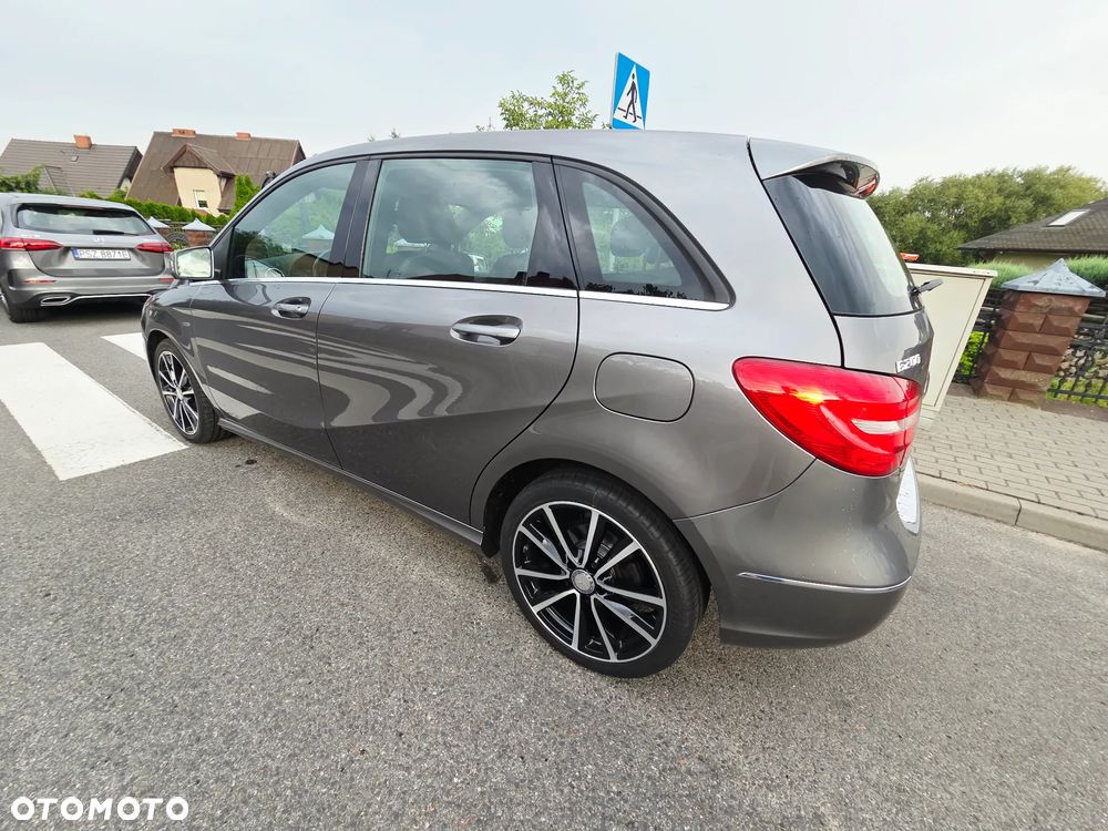 Mercedes-Benz Klasa B 180 7G-DCT AMG Line - 33