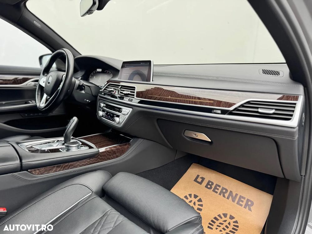 BMW Seria 7 730d xDrive MHEV - 21