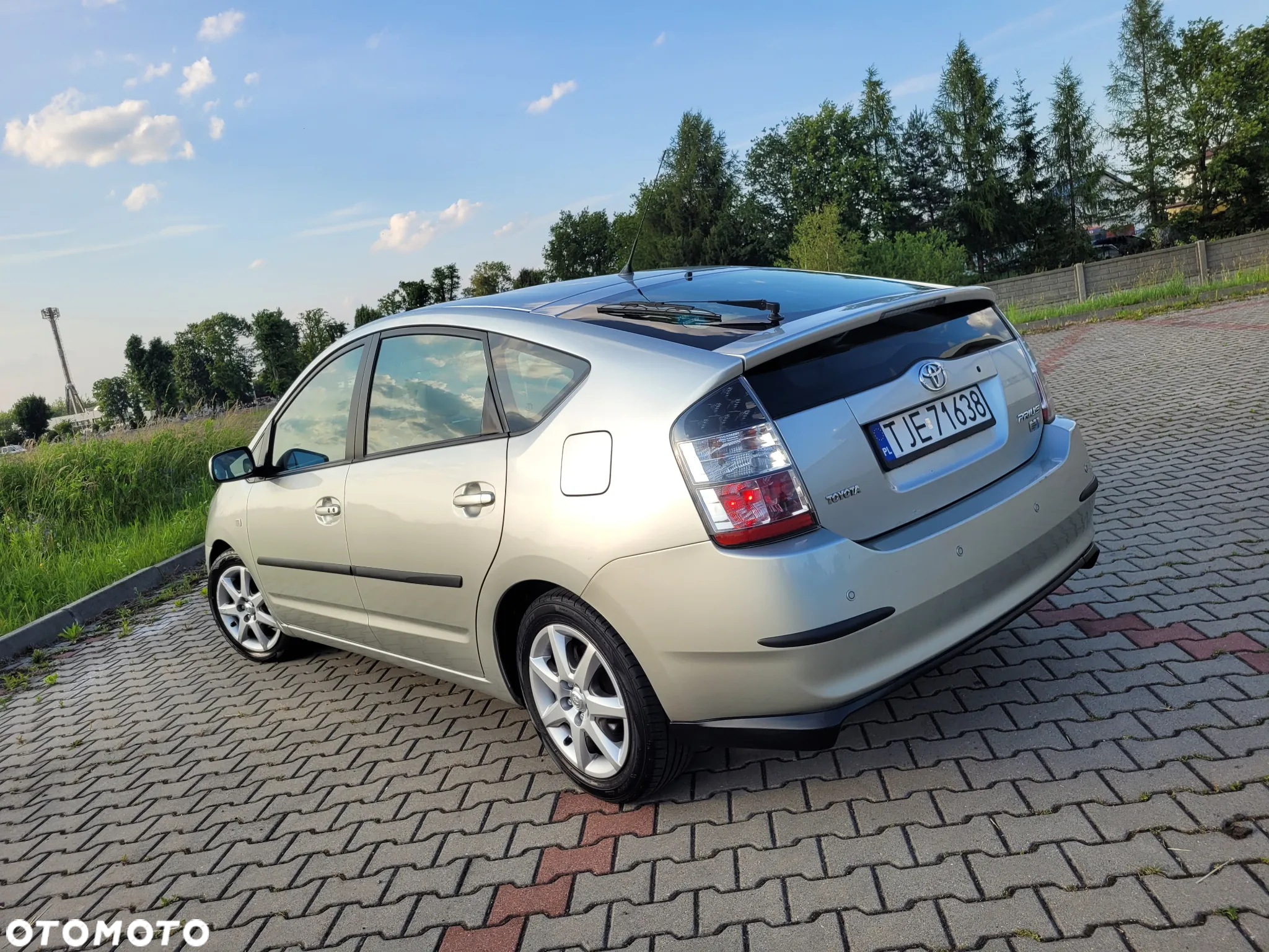 Toyota Prius (Hybrid) - 39