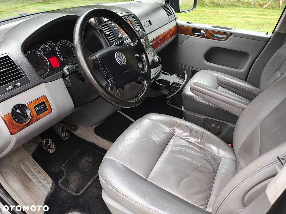 Volkswagen Multivan - 10