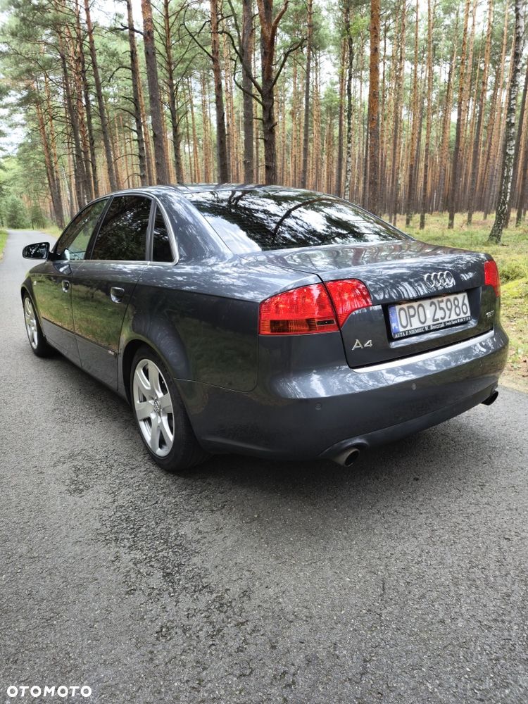 Audi A4 Limousine - 4