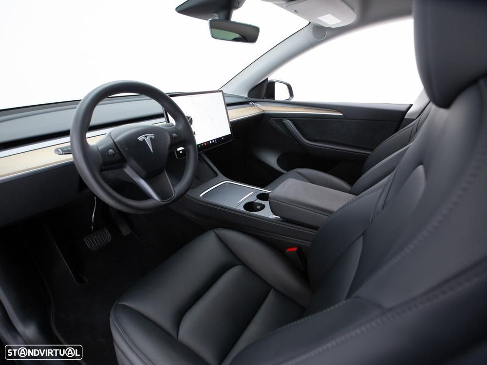 Tesla Model Y Long Range Dual Motor AWD — fotografia 8