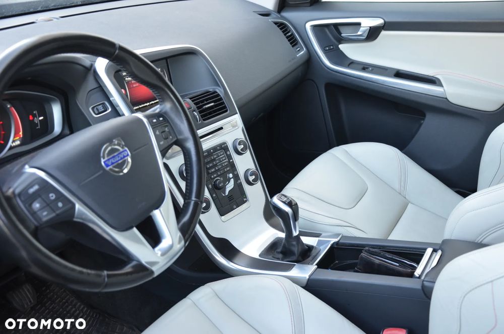 Volvo XC 60 D3 Drive-E Ocean Race - 13