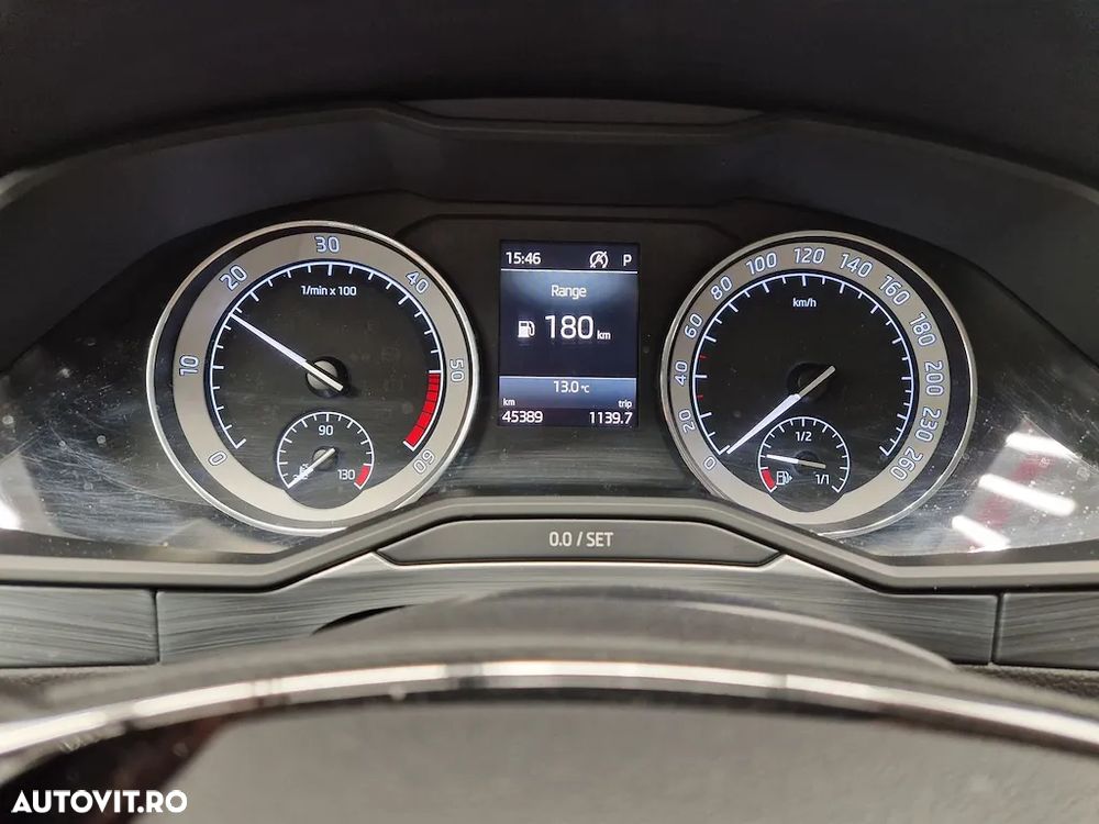 Skoda Superb 2.0 TDI DSG Active - 9
