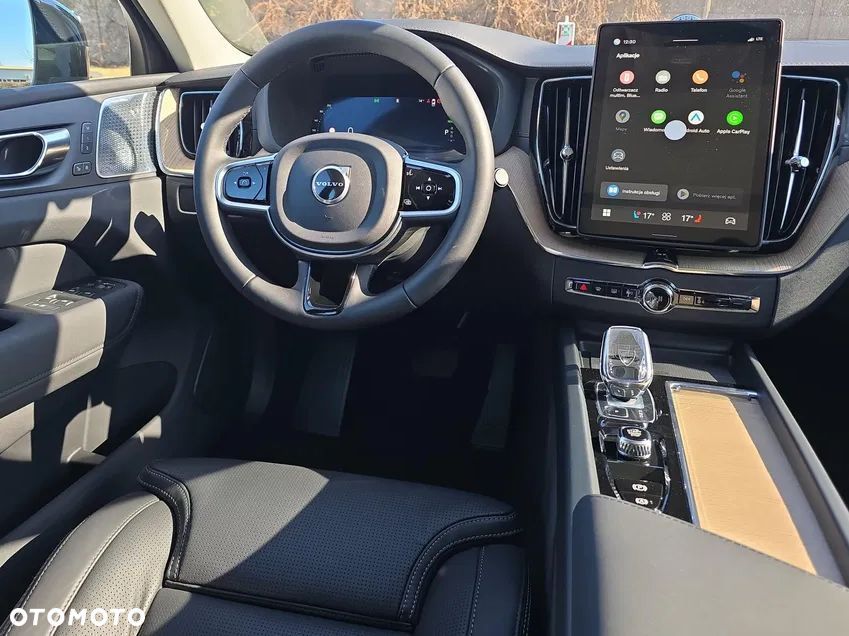 Volvo XC 60 T6 Plug-In Hybrid AWD Ultra Dark - 18