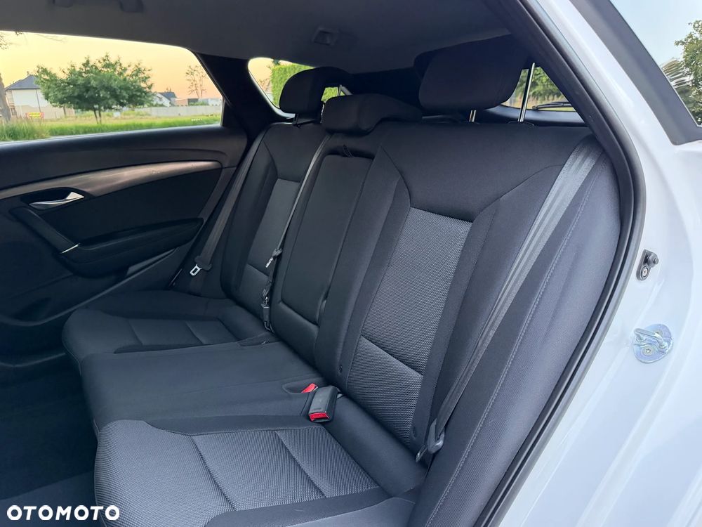 Hyundai i40 Kombi blue 1.7 CRDi Family - 27