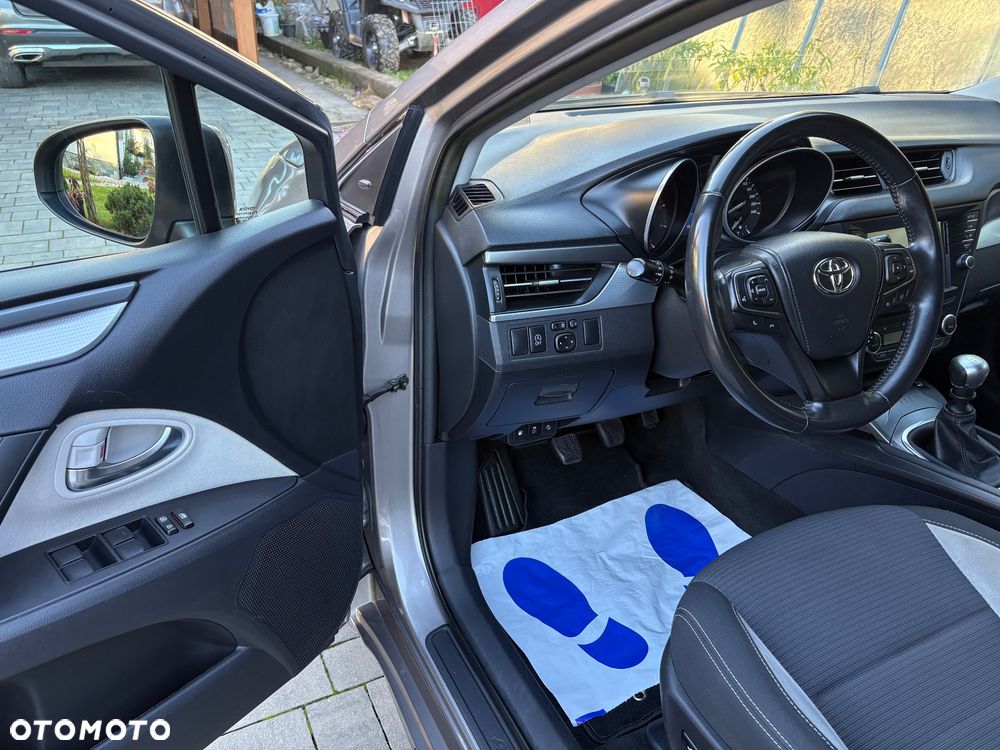 Toyota Avensis - 25