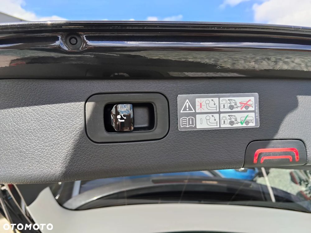 Mercedes-Benz Klasa C 220 d 4Matic 9G-TRONIC Avantgarde - 37