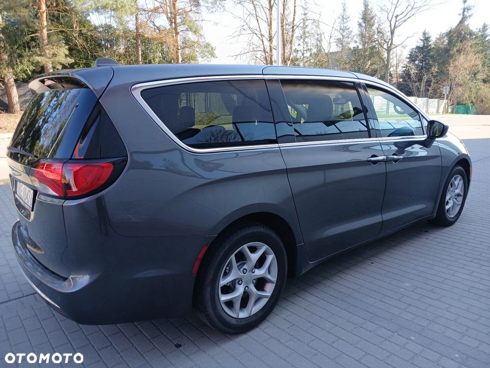 Chrysler Pacifica - 10