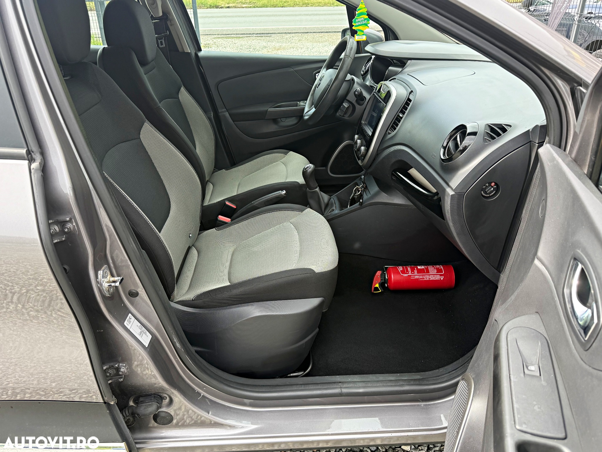 Renault Captur TCe 100 Zen - 8