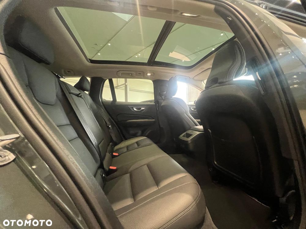 Volvo V60 B4 B Ultimate Dark - 24