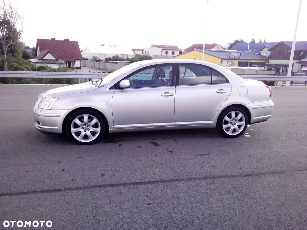 Toyota Avensis - 2