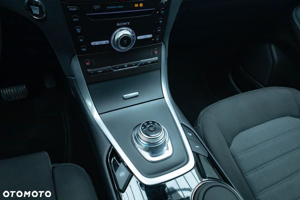 Ford S-Max 2.5 Duratec FHEV TITANIUM - 32