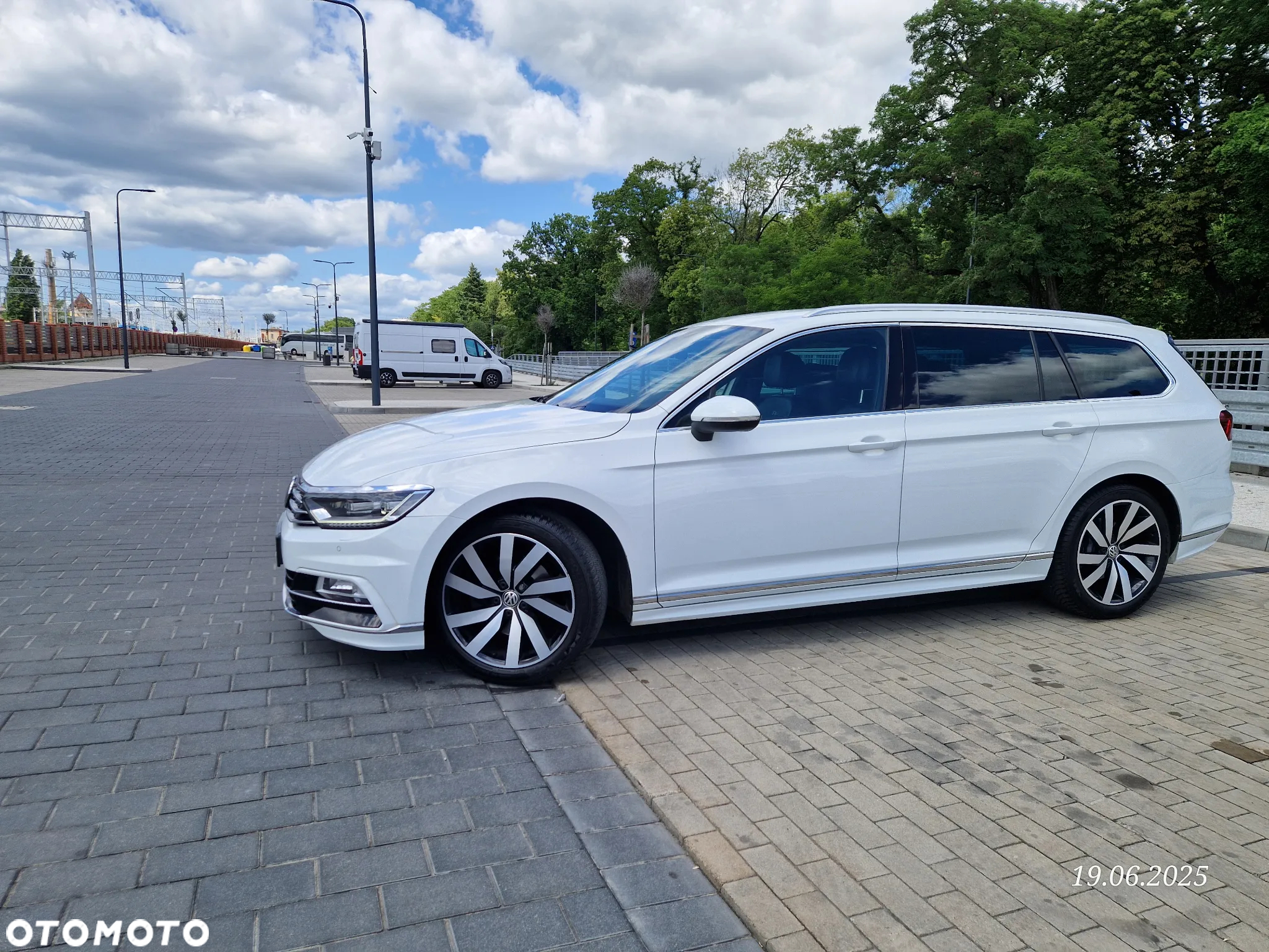 Volkswagen Passat - 21