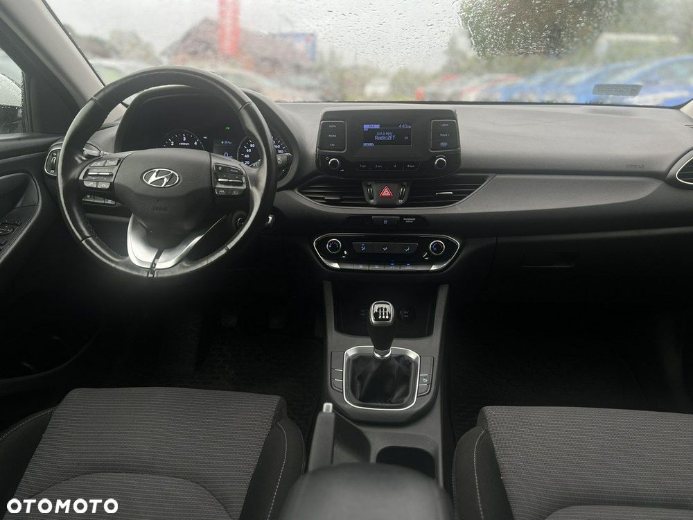 Hyundai i30 1.6 D Classic + - 8