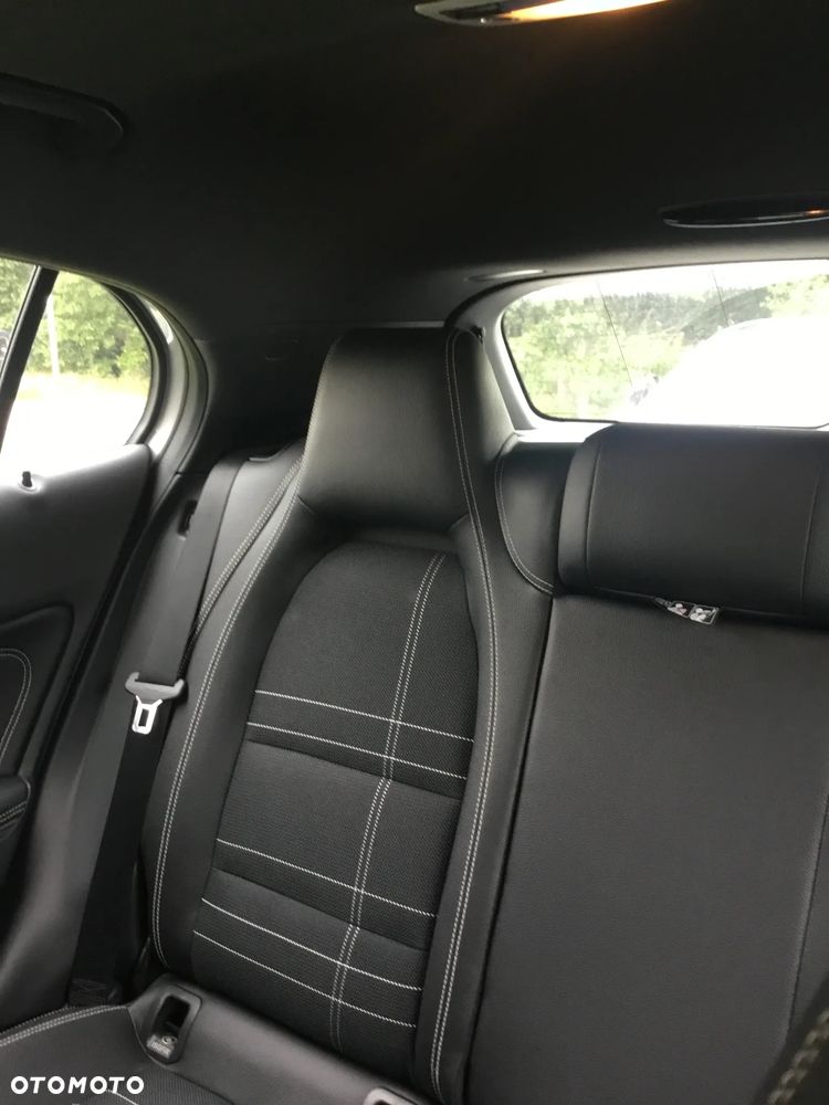 Mercedes-Benz GLA 180 7G-DCT UrbanStyle Edition - 11