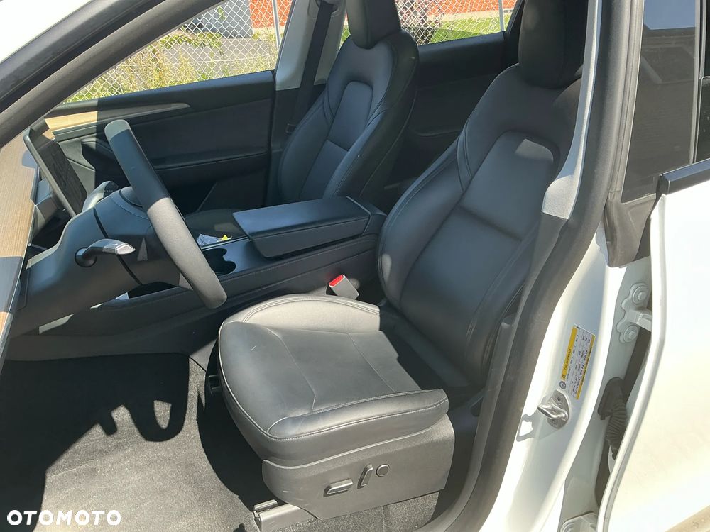 Tesla Model Y Long Range Dual Motor AWD - 9