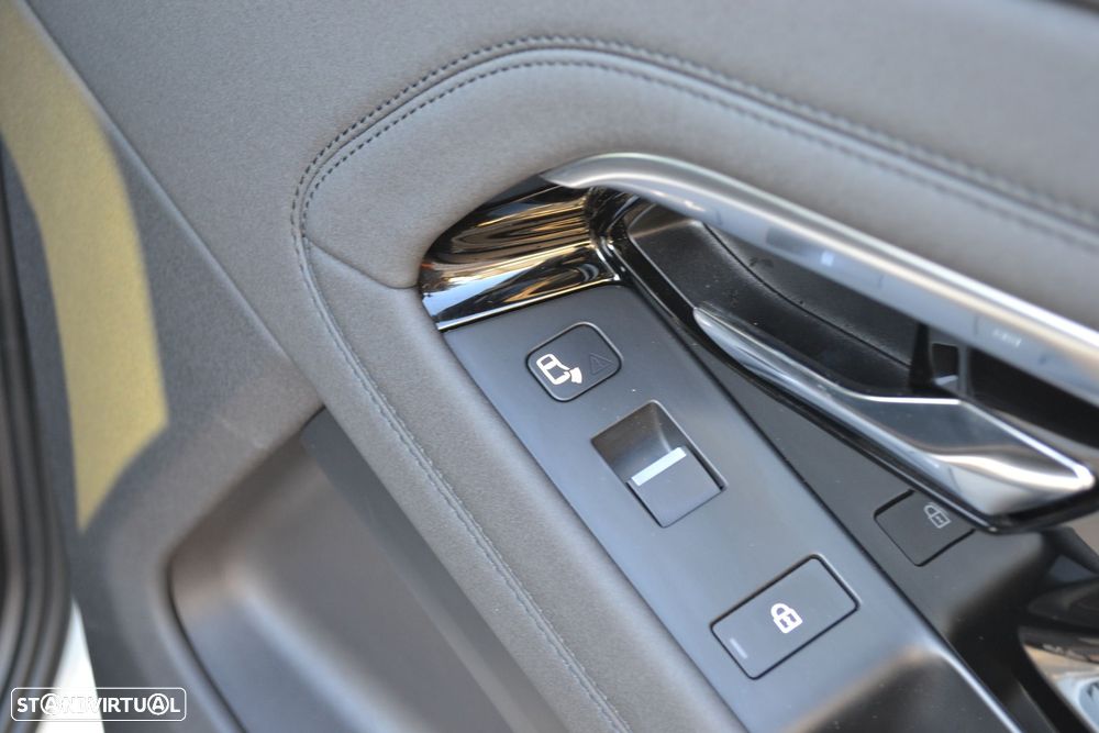 Land Rover Range Rover Evoque 1.5 P300e AWD SE Auto - 31