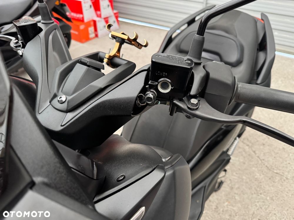 Yamaha X-max - 20