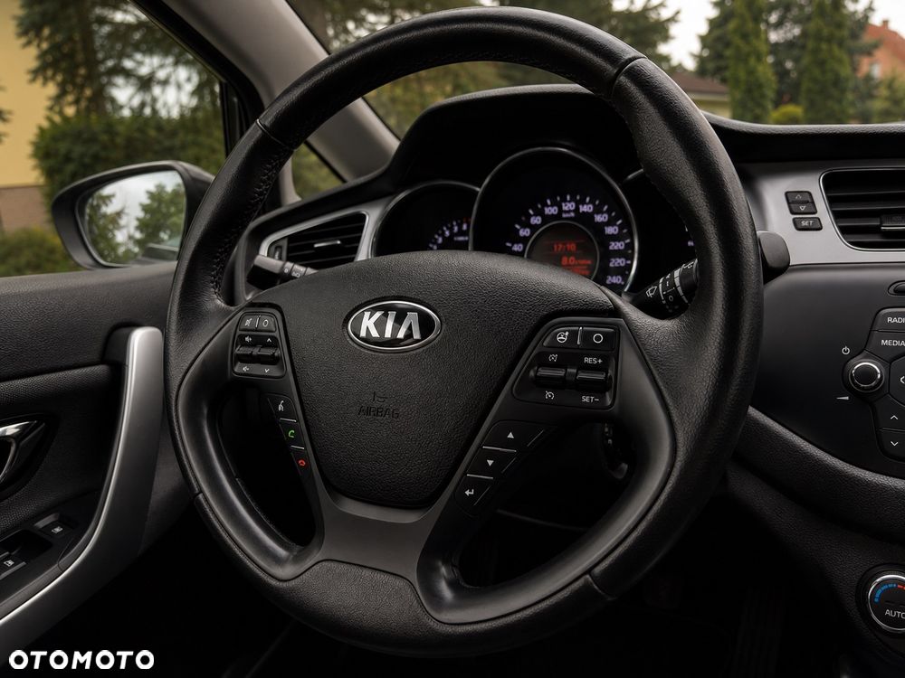 Kia Ceed 1.4 CVVT Dream-Team Edition - 26