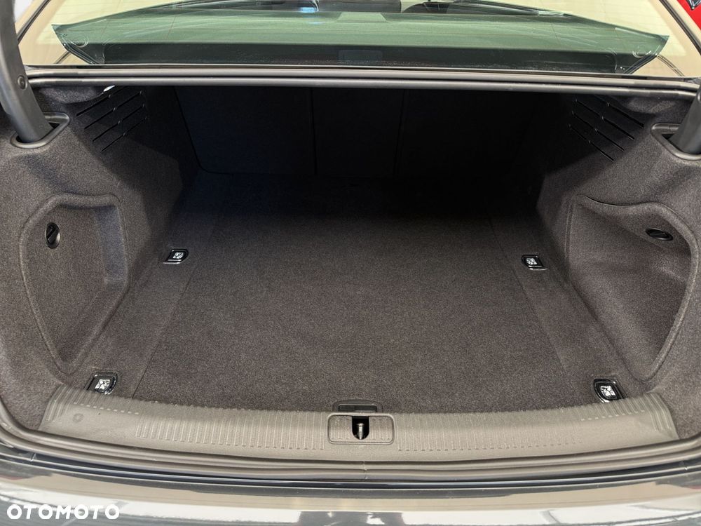 Audi A4 Limousine - 16