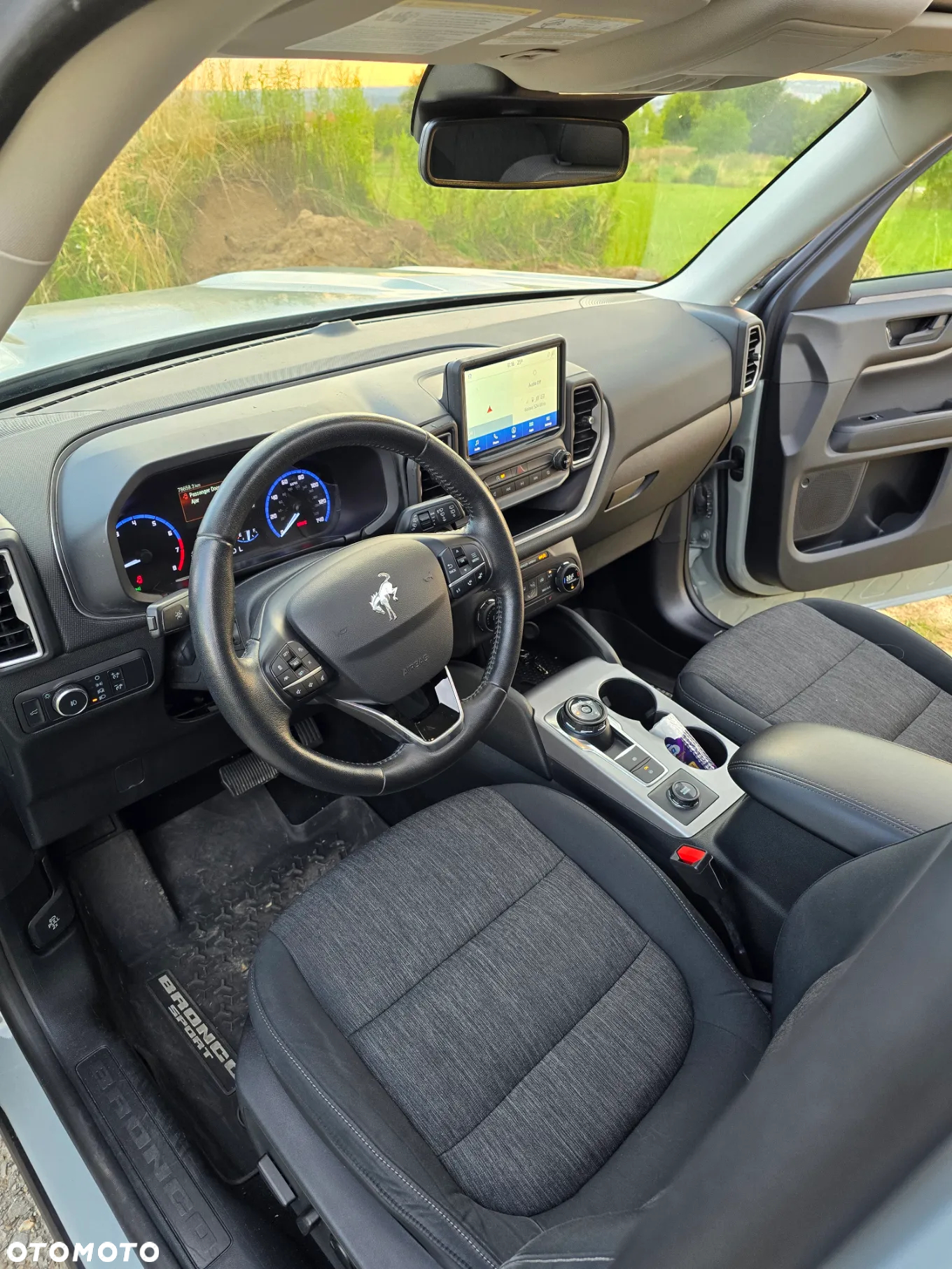Ford Bronco - 12