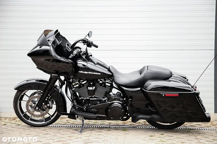 Harley-Davidson Touring Road Glide - 2