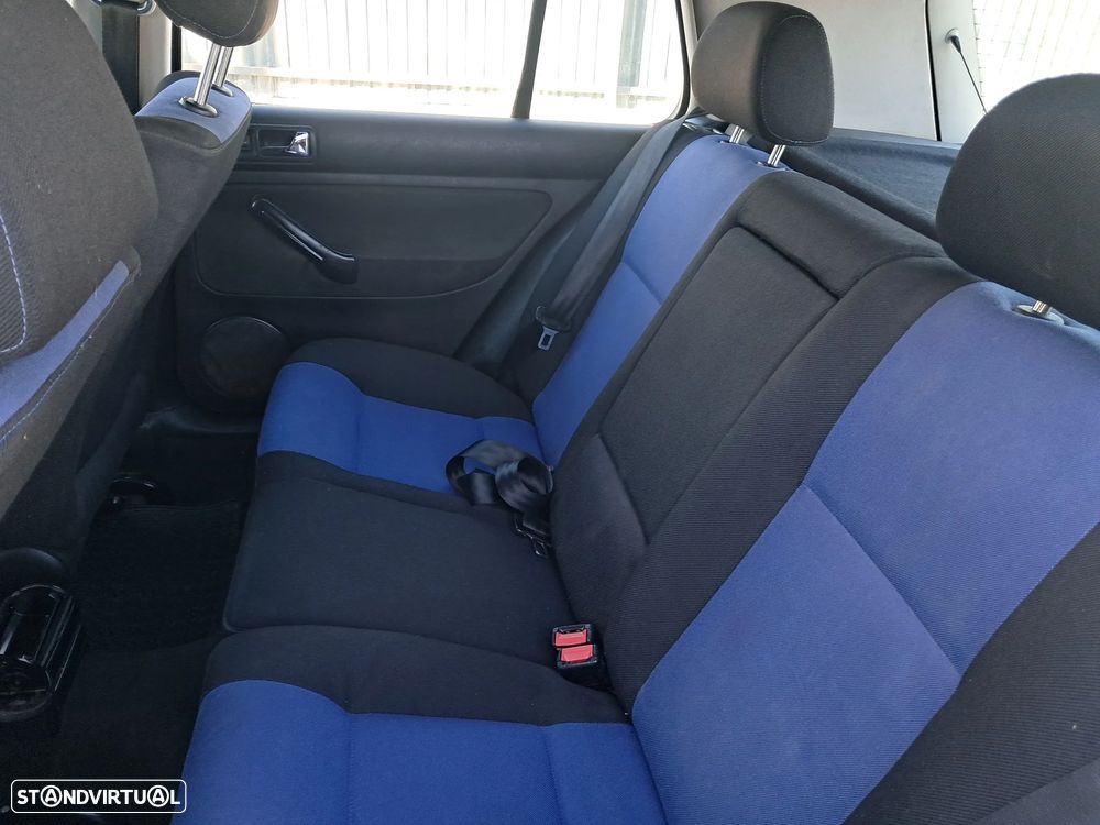 VW Golf 1.9 TDi 25 Anos - 12