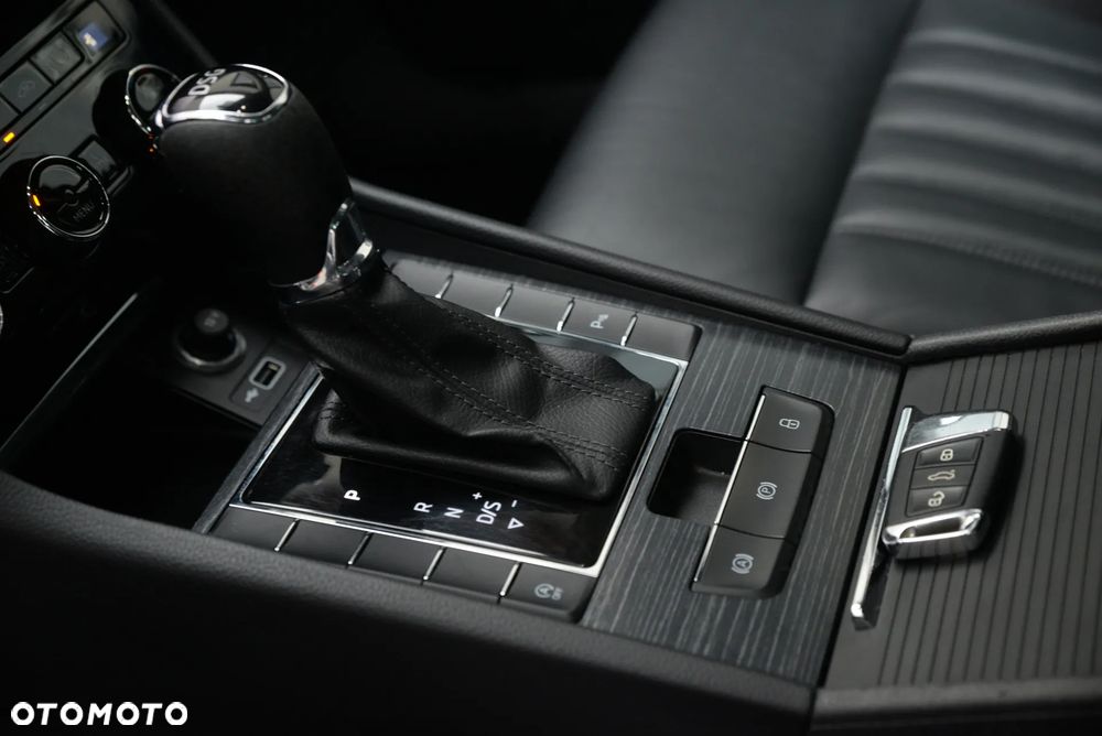 Skoda Superb 2.0 TDI DSG L&K - 33