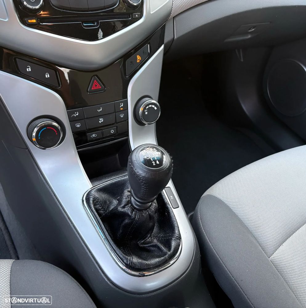 Chevrolet Cruze 1.6 LS - 18