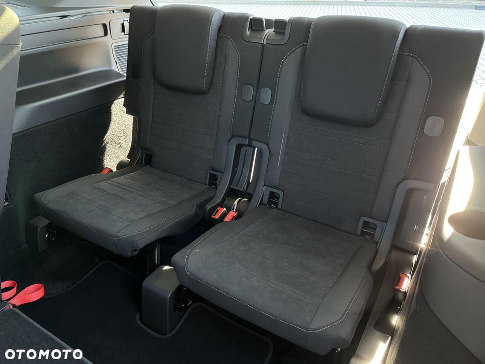Volkswagen Touran - 25