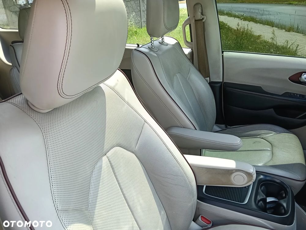 Chrysler Pacifica - 10