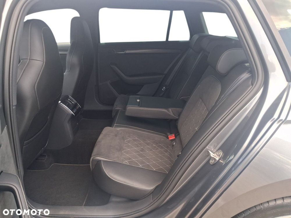 Skoda Superb 2.0 TDI SCR Sportline DSG - 9