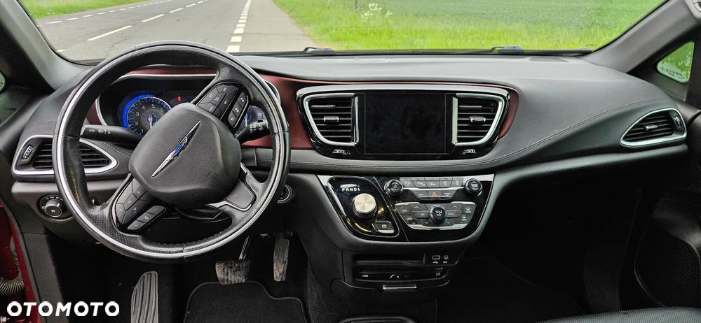 Chrysler Pacifica - 15