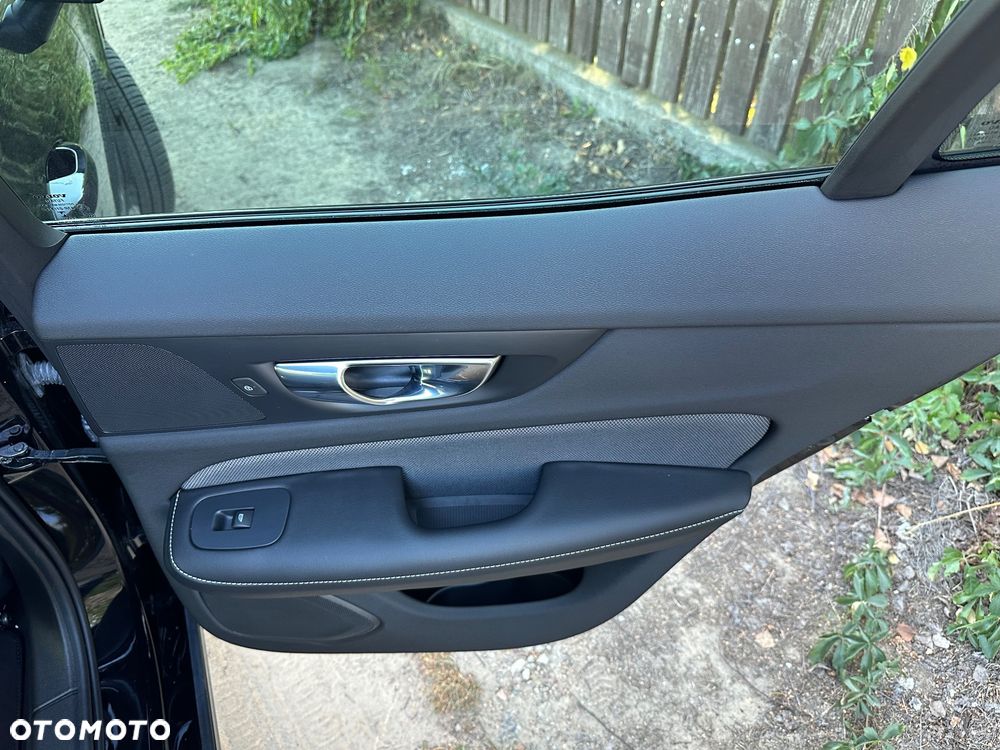 Volvo S60 T8 Recharge AWD Geartronic RDesign - 28
